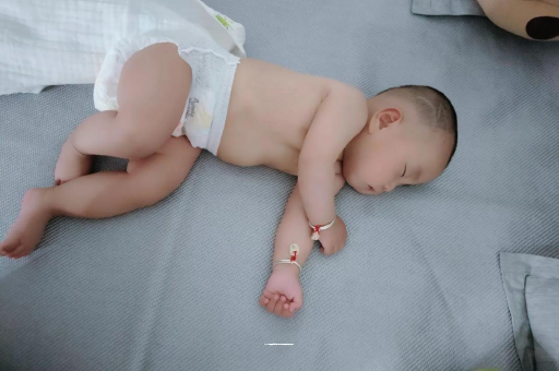 禹州三个月宝宝抬头不稳